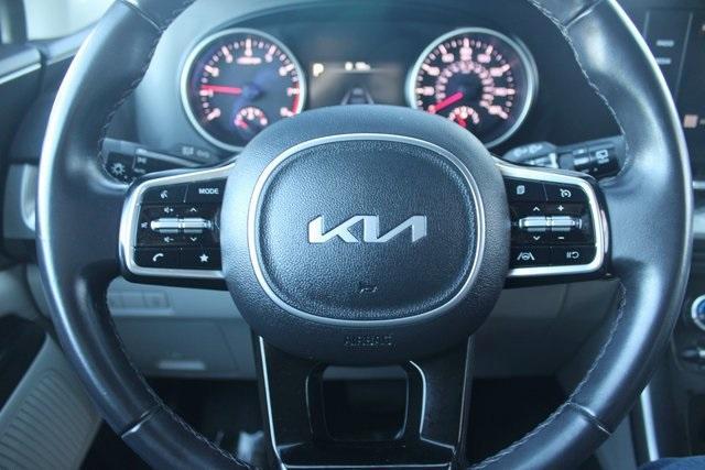 used 2023 Kia Carnival car, priced at $30,885