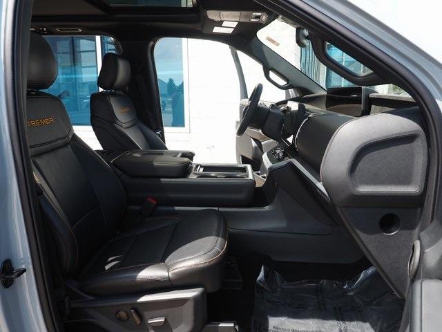 new 2025 Ford Expedition car, priced at $78,456