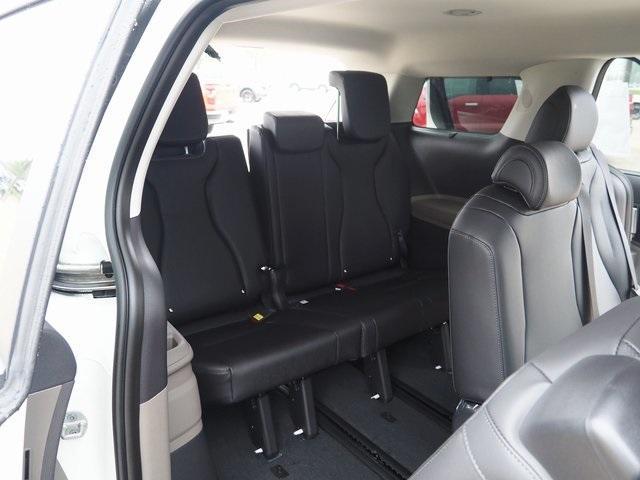 new 2025 Kia Carnival Hybrid car, priced at $45,195