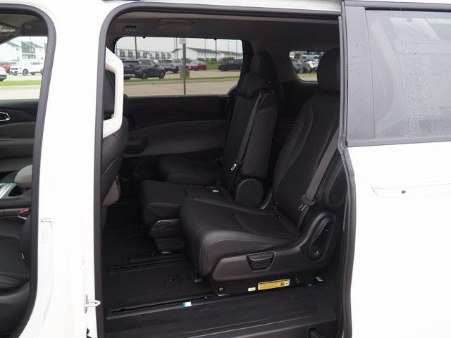 new 2025 Kia Carnival Hybrid car, priced at $45,195
