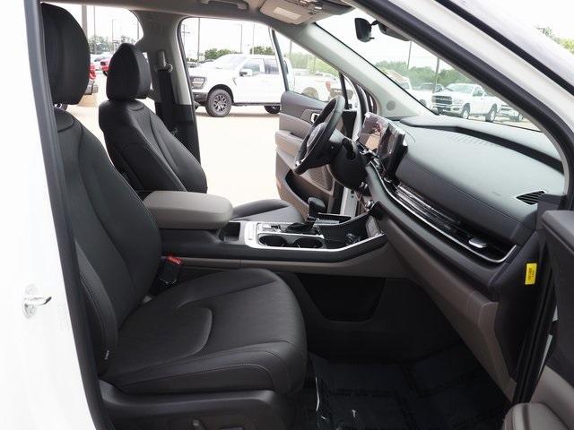 new 2025 Kia Carnival car, priced at $43,195