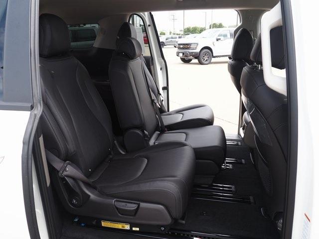 new 2025 Kia Carnival car, priced at $43,195