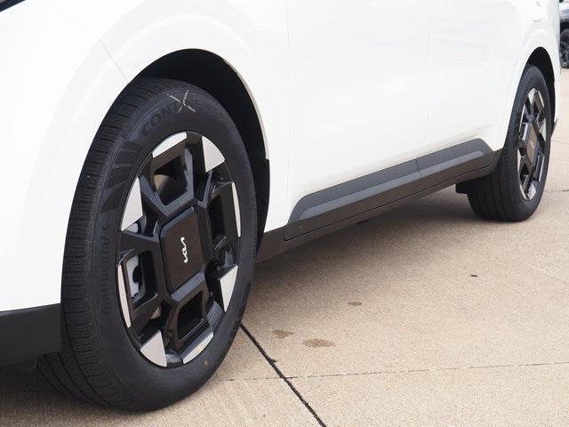 new 2025 Kia Carnival car, priced at $43,195