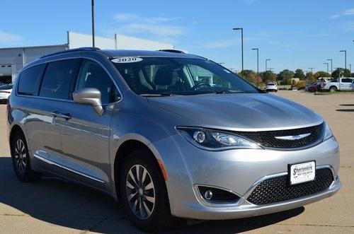used 2020 Chrysler Pacifica car, priced at $17,333