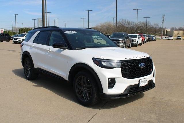 new 2025 Ford Explorer car, priced at $62,401