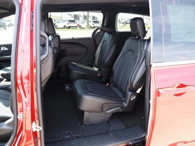 new 2025 Chrysler Pacifica car