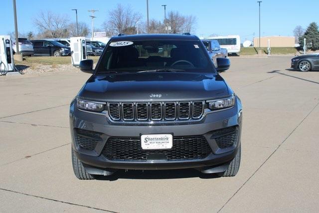 new 2025 Jeep Grand Cherokee car, priced at $38,170