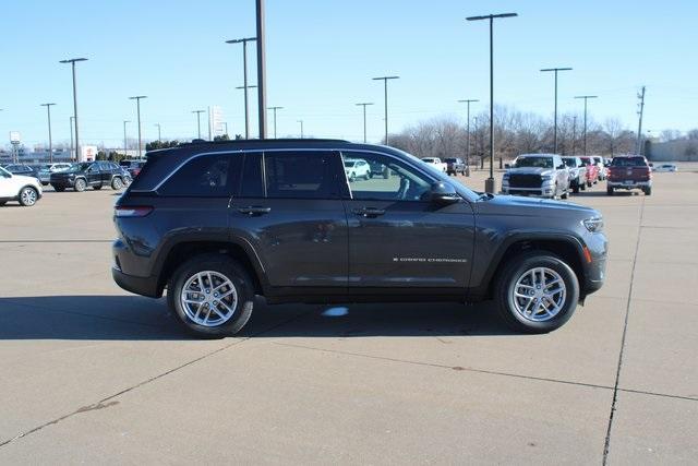 new 2025 Jeep Grand Cherokee car, priced at $38,170