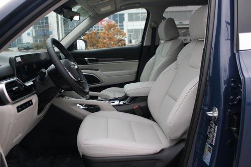 new 2025 Kia Telluride car, priced at $43,635