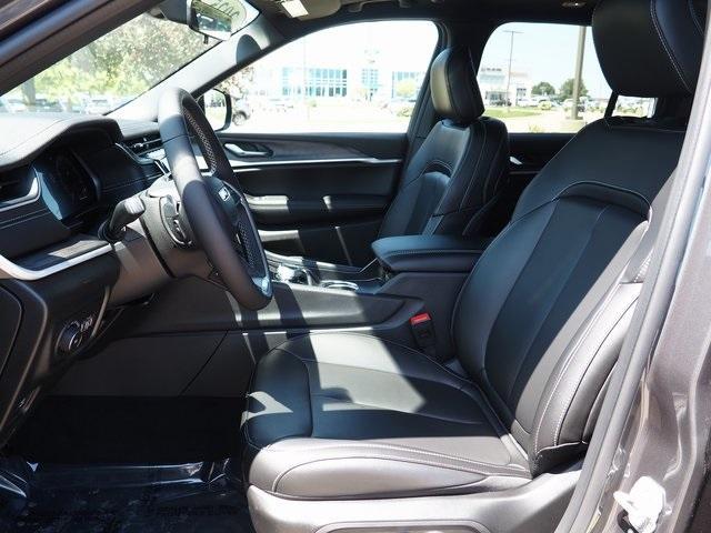 new 2025 Jeep Grand Cherokee car, priced at $52,000
