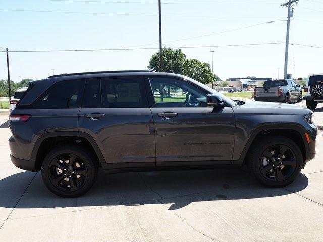 new 2025 Jeep Grand Cherokee car, priced at $52,000