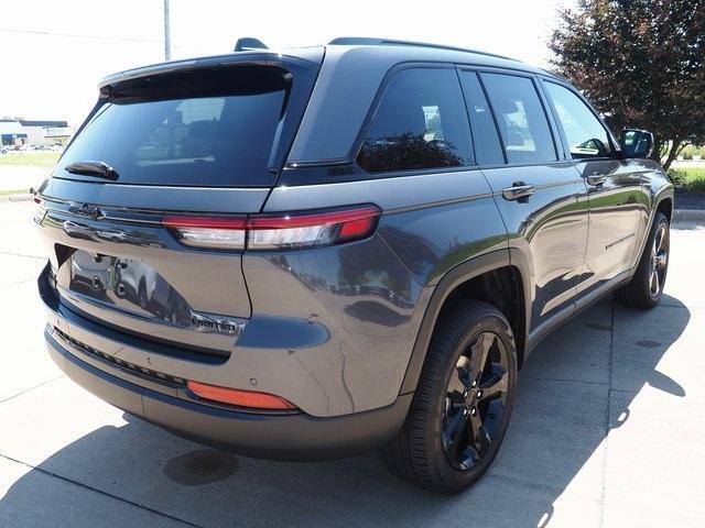 new 2025 Jeep Grand Cherokee car, priced at $52,000
