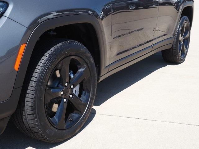 new 2025 Jeep Grand Cherokee car, priced at $52,000