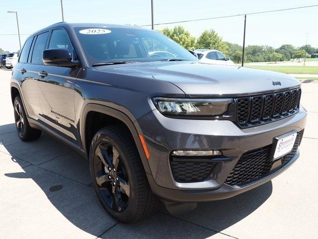 new 2025 Jeep Grand Cherokee car, priced at $52,000