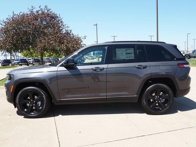 new 2025 Jeep Grand Cherokee car, priced at $52,000