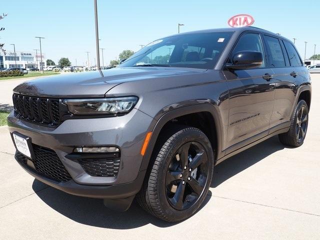 new 2025 Jeep Grand Cherokee car, priced at $52,000