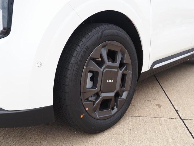 new 2025 Kia Carnival car, priced at $48,095