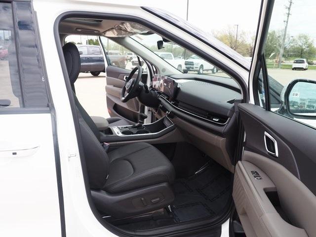 new 2025 Kia Carnival car, priced at $48,095