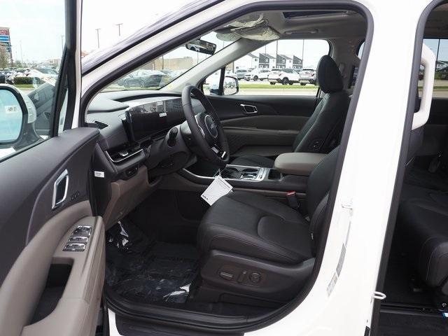 new 2025 Kia Carnival car, priced at $48,095