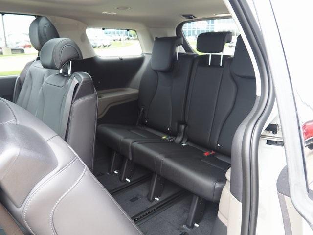 new 2025 Kia Carnival car, priced at $48,095