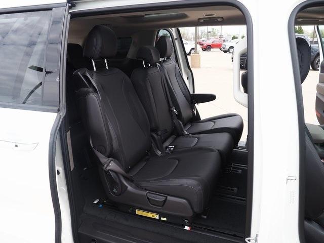 new 2025 Kia Carnival car, priced at $48,095