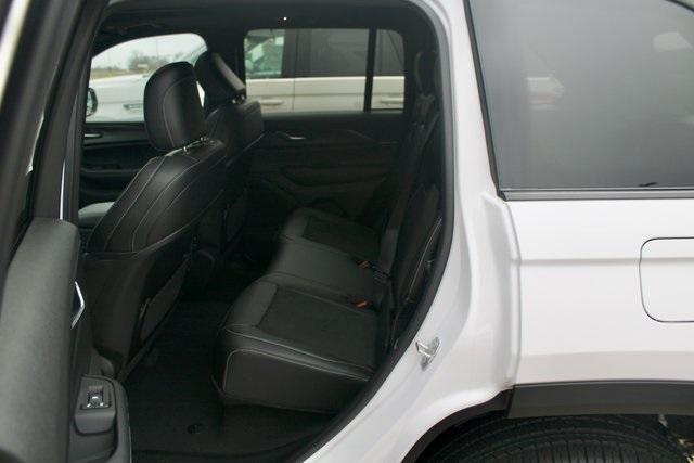 new 2025 Jeep Grand Cherokee car, priced at $43,575