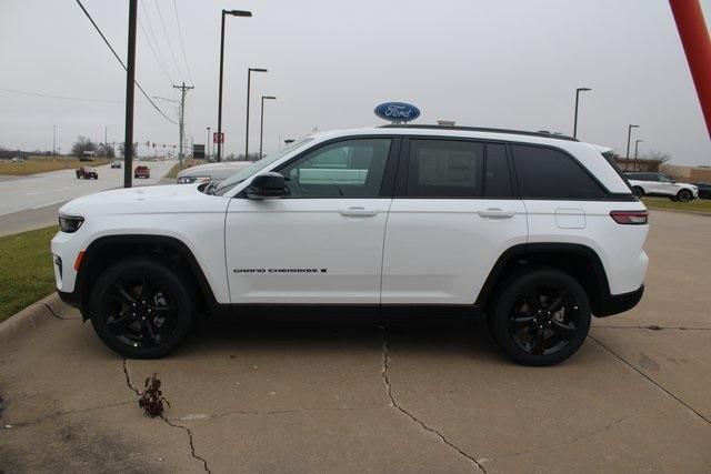 new 2025 Jeep Grand Cherokee car, priced at $43,575