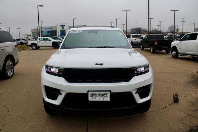 new 2025 Jeep Grand Cherokee car, priced at $43,575