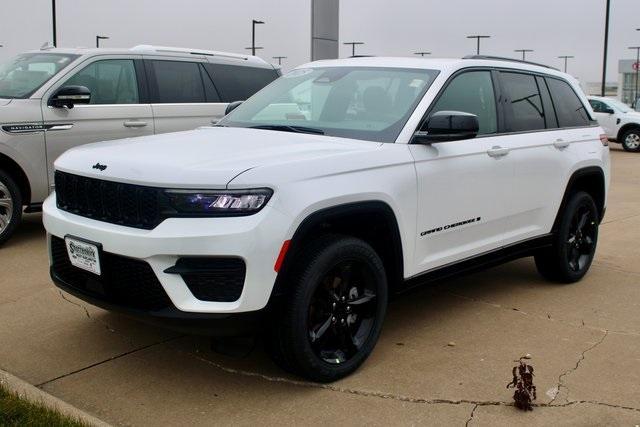 new 2025 Jeep Grand Cherokee car, priced at $43,575