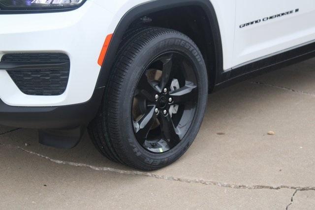 new 2025 Jeep Grand Cherokee car, priced at $43,575