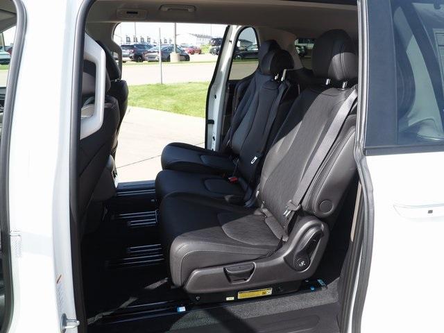 new 2025 Kia Carnival car, priced at $43,195
