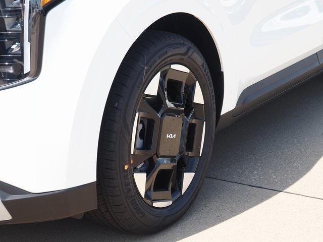 new 2025 Kia Carnival car, priced at $43,570