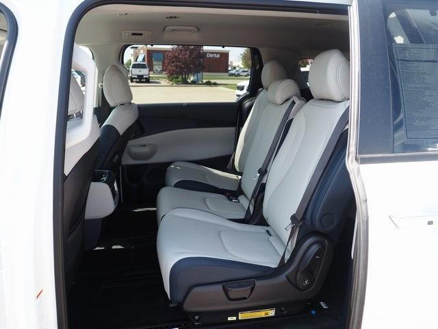 new 2025 Kia Carnival car, priced at $43,570
