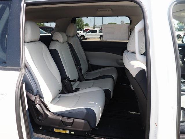 new 2025 Kia Carnival car, priced at $43,570