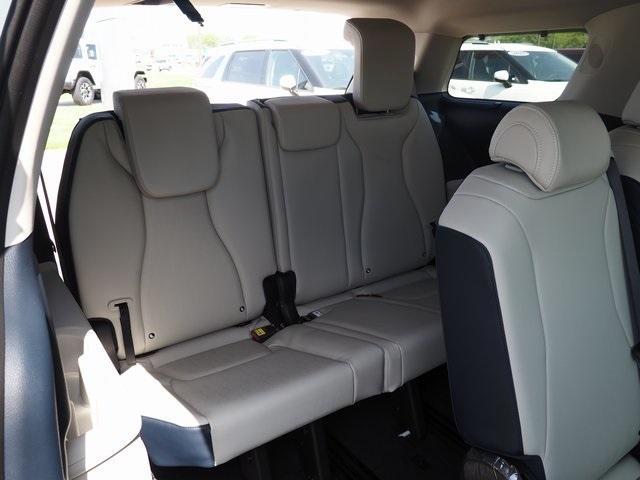 new 2025 Kia Carnival car, priced at $43,570