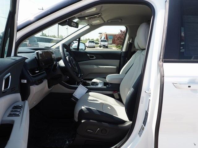 new 2025 Kia Carnival car, priced at $43,570