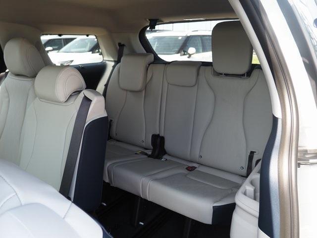 new 2025 Kia Carnival car, priced at $43,570