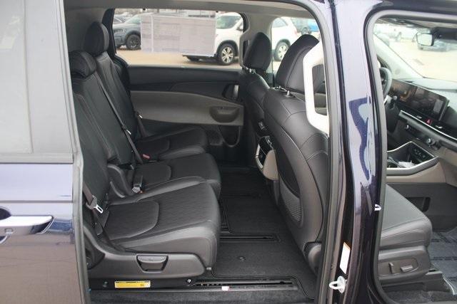 new 2025 Kia Carnival Hybrid car, priced at $44,435