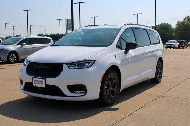 new 2024 Chrysler Pacifica Hybrid car, priced at $52,466