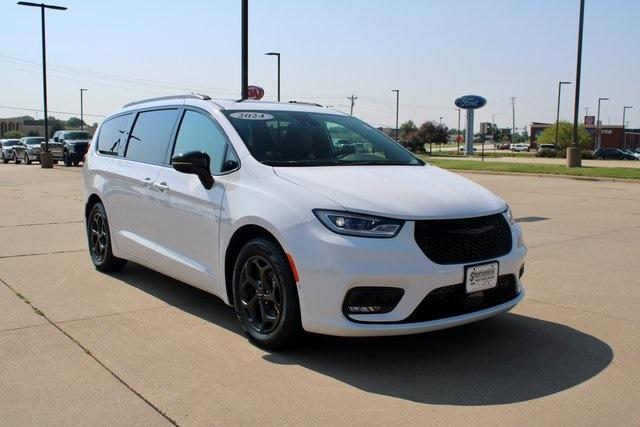 new 2024 Chrysler Pacifica Hybrid car, priced at $52,466