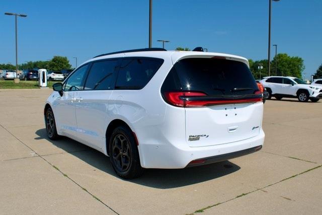 new 2024 Chrysler Pacifica Hybrid car, priced at $52,466