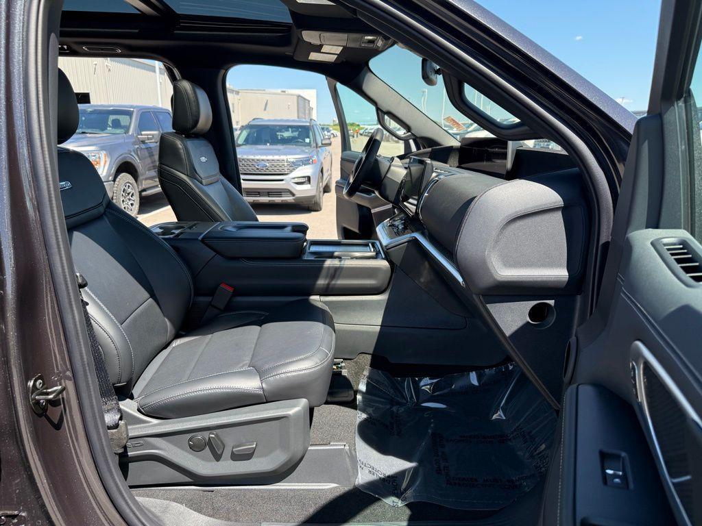 new 2025 Ford Expedition Max car, priced at $81,335