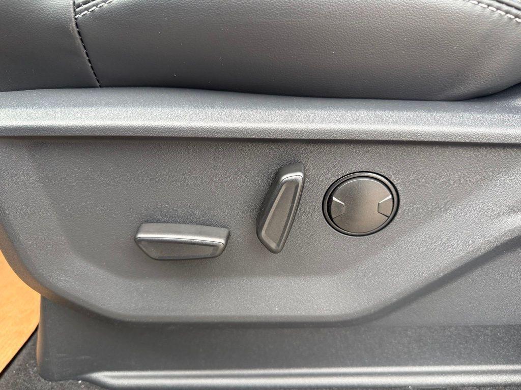 new 2025 Ford Expedition Max car, priced at $84,141