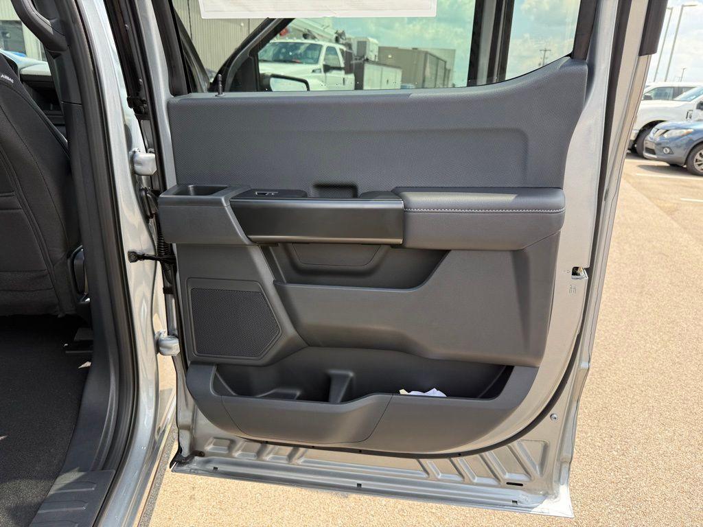 new 2025 Ford F-150 car, priced at $43,922
