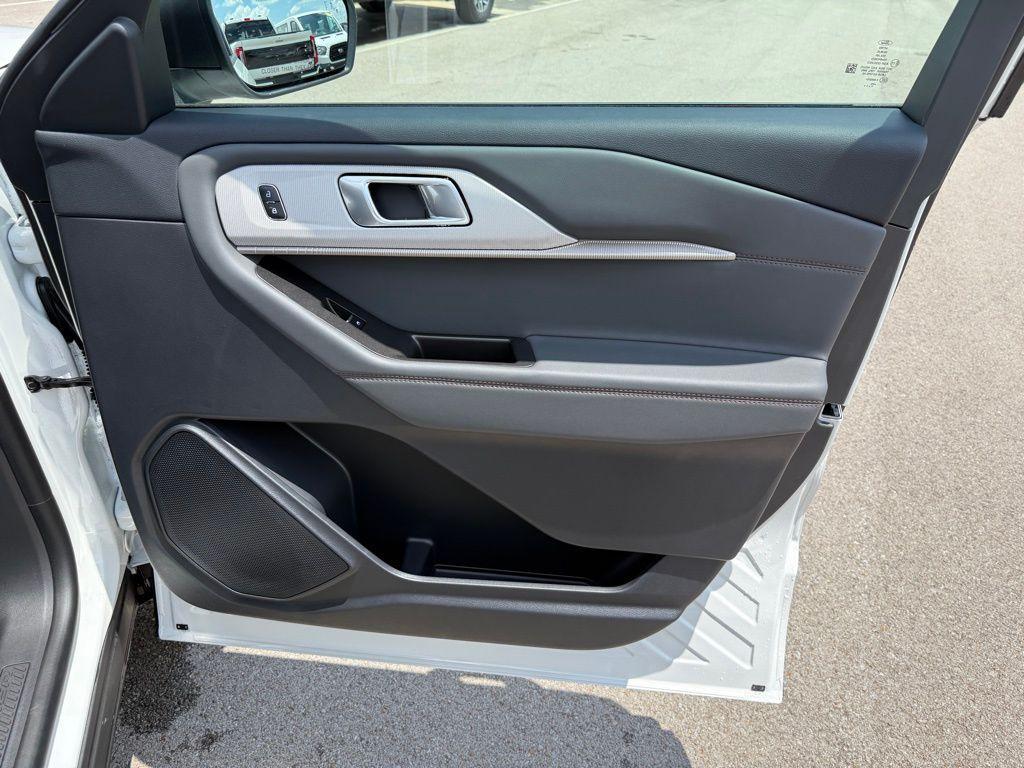 new 2025 Ford Explorer car, priced at $41,617