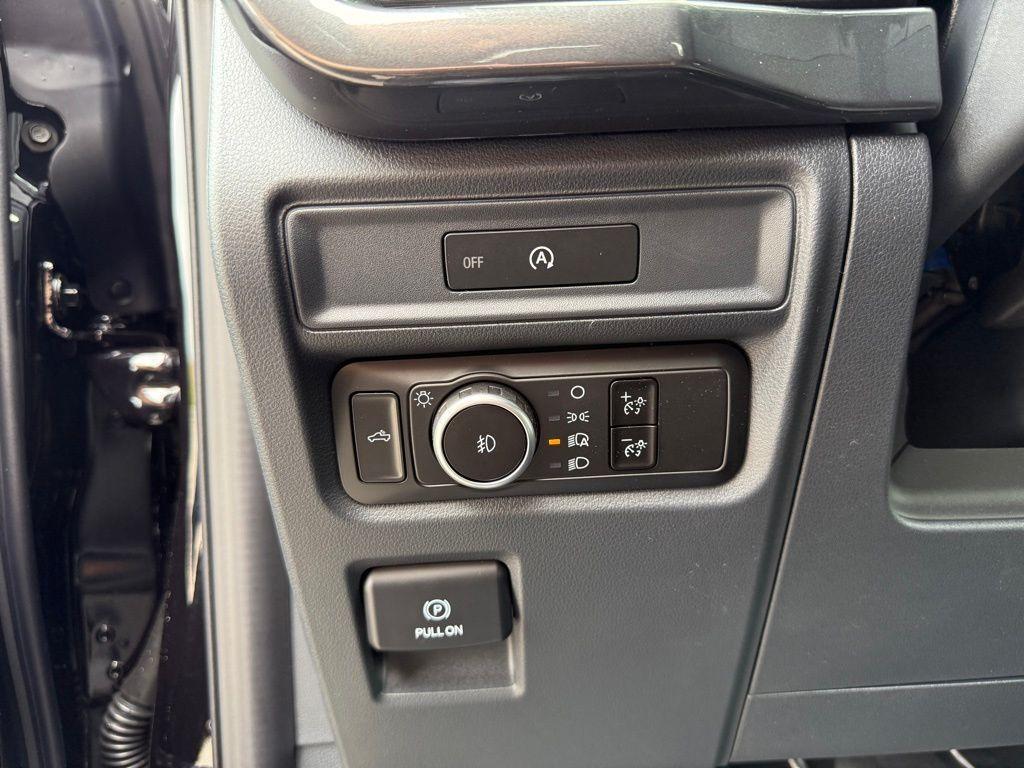 new 2025 Ford F-150 car, priced at $43,722