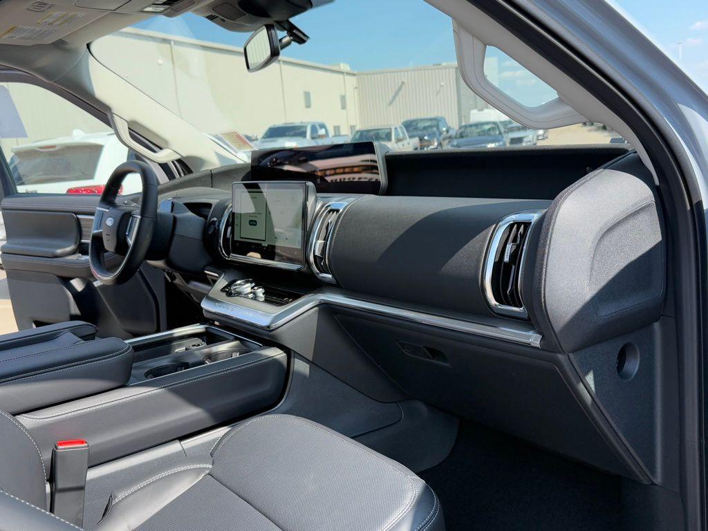new 2025 Ford Expedition car, priced at $77,701