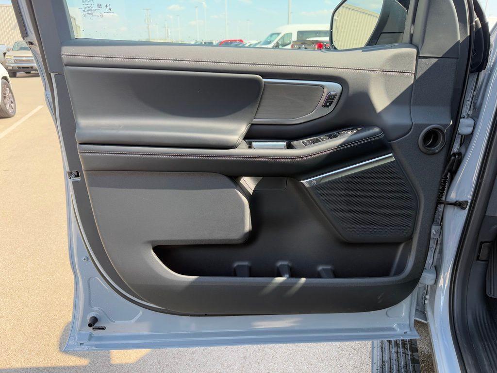 new 2025 Ford Expedition car, priced at $77,701