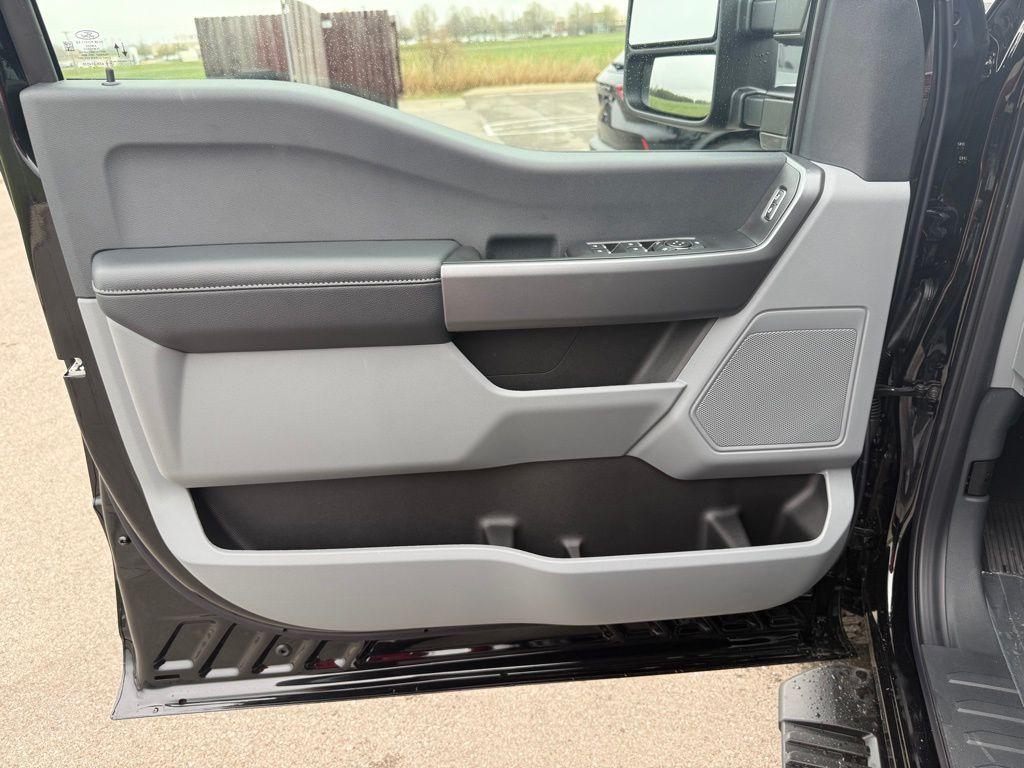 new 2025 Ford F-250 car, priced at $71,920