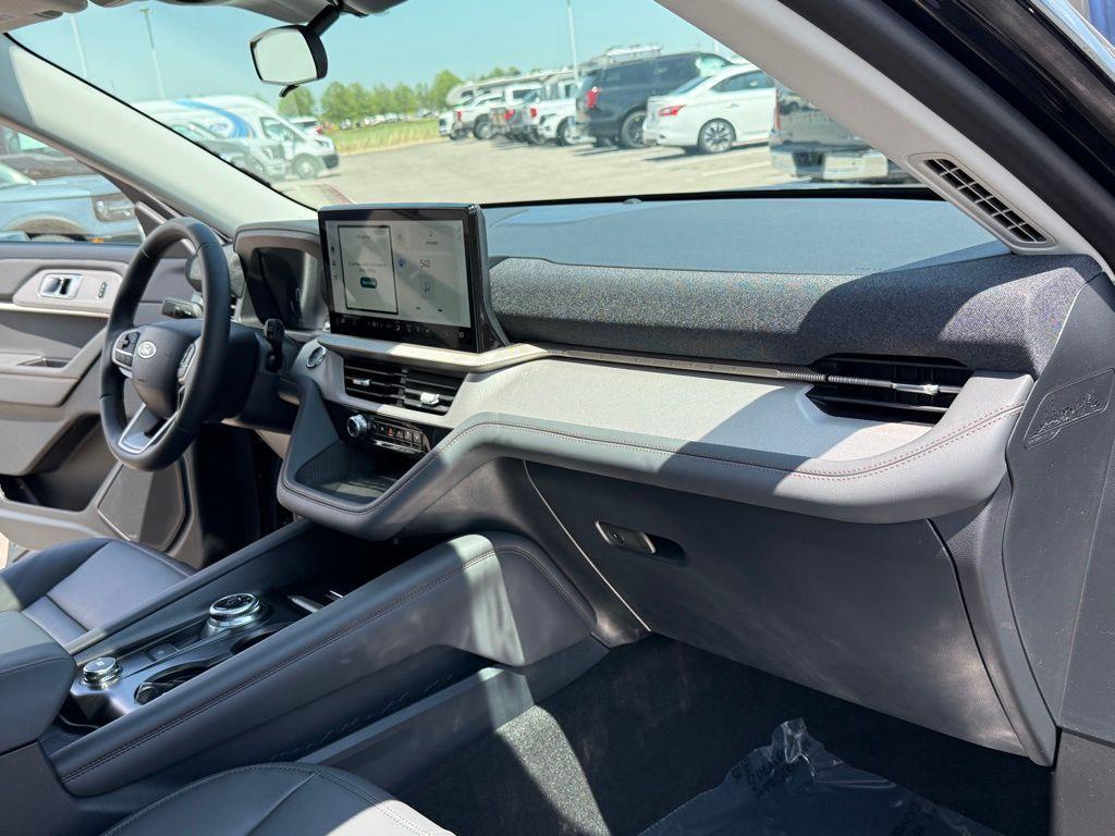 new 2025 Ford Explorer car, priced at $45,314